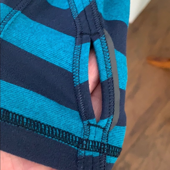 🍋lululemon Base Runner Long Sleeve- Like New - Picture 10 of 11